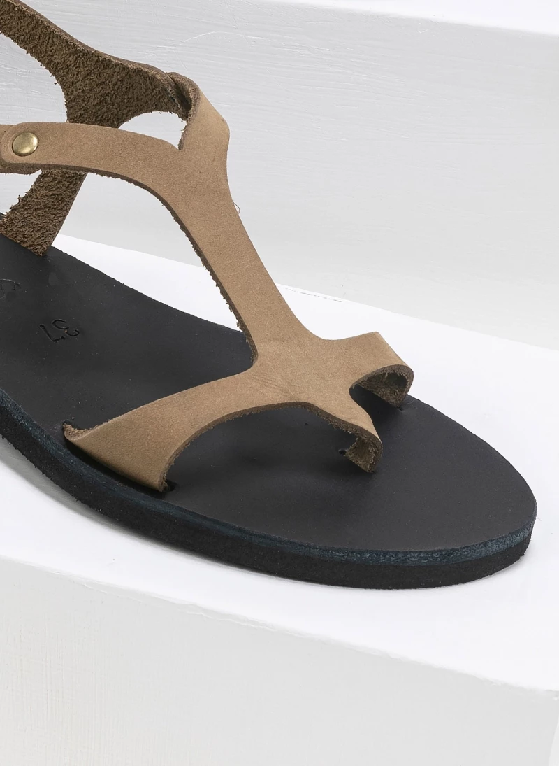 Σανδάλια δερμάτινα ankle strap Iris - Λαδί Σανδάλια δερμάτινα Ankle Strap Iris - Λαδί -The Fashion Project Κατάστημα basic dermatina isia pedila 90630 n20k