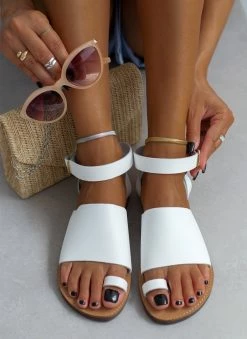 Σανδάλια δερμάτινα με φαρδιά φάσα Estil - Λευκό -The Fashion Project Κατάστημα dermatina estil flat pedila me fardia fasa 105151 m81z