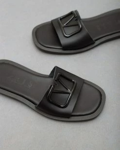 Σανδάλια δερμάτινα με αγκράφα Iris - Μαύρο -The Fashion Project Κατάστημα dermatina isia pedila me malaki sola 93877 170e