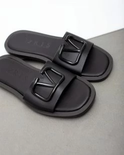 Σανδάλια δερμάτινα με αγκράφα Iris - Μαύρο -The Fashion Project Κατάστημα dermatina isia pedila me malaki sola 93877 gzkf