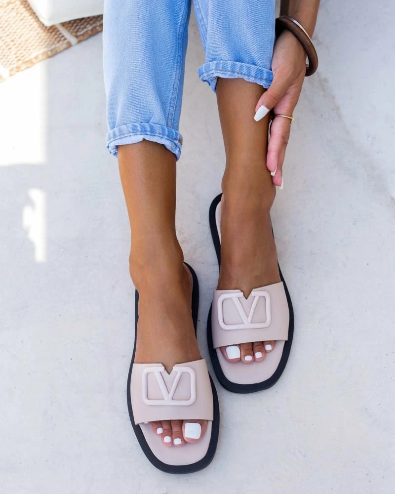 Σανδάλια δερμάτινα με αγκράφα Iris - Nude Σανδάλια δερμάτινα με αγκράφα Iris - Nude -The Fashion Project Κατάστημα dermatina isia pedila me malaki sola 93878 0kf6