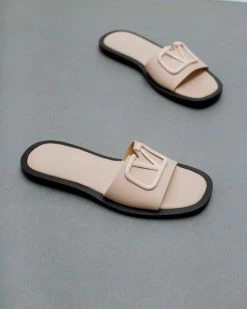 Σανδάλια δερμάτινα με αγκράφα Iris - Nude 6 Σανδάλια δερμάτινα με αγκράφα Iris - Nude -The Fashion Project Κατάστημα dermatina isia pedila me malaki sola 93878 8web