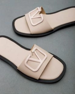 Σανδάλια δερμάτινα με αγκράφα Iris - Nude 4 Σανδάλια δερμάτινα με αγκράφα Iris - Nude -The Fashion Project Κατάστημα dermatina isia pedila me malaki sola 93878 gdn7