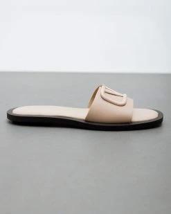 Σανδάλια δερμάτινα με αγκράφα Iris - Nude 3 Σανδάλια δερμάτινα με αγκράφα Iris - Nude -The Fashion Project Κατάστημα dermatina isia pedila me malaki sola 93878 o2vz