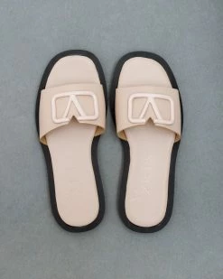 Σανδάλια δερμάτινα με αγκράφα Iris - Nude 8 Σανδάλια δερμάτινα με αγκράφα Iris - Nude -The Fashion Project Κατάστημα dermatina isia pedila me malaki sola 93878 pv41