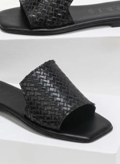 Σανδάλια δερμάτινα ανάγλυφο πλεκτό σχέδιο Iris - Μαύρο -The Fashion Project Κατάστημα dermatina kare sandalia me anaglufo plekto sxedio 90659 fm3c