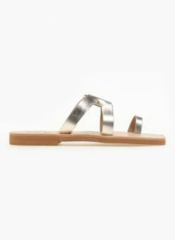 Σανδάλια δερμάτινα με μεταλλική αγκράφα Iris - Χρυσό 8 Σανδάλια δερμάτινα με μεταλλική αγκράφα Iris - Χρυσό -The Fashion Project Κατάστημα dermatina kare sandalia me metalliki agkrafa 90588 svfn