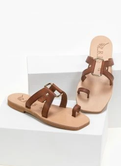 Σανδάλια δερμάτινα με μεταλλική αγκράφα Iris - Καφέ