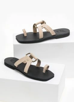 Σανδάλια δερμάτινα με μεταλλική αγκράφα Iris - Ζαχαρί -The Fashion Project Κατάστημα dermatina kare sandalia me metalliki agkrafa 90590 6js1