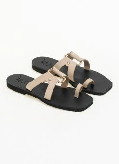Σανδάλια δερμάτινα με μεταλλική αγκράφα Iris - Ζαχαρί -The Fashion Project Κατάστημα dermatina kare sandalia me metalliki agkrafa 90590 yorz