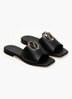 Σανδάλια δερμάτινα με μεταλλικό σχέδιο Iris - Μαύρο -The Fashion Project Κατάστημα dermatina kare sandalia me metallo kai v sxedio 90942 luld