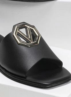 Σανδάλια δερμάτινα με μεταλλικό σχέδιο Iris - Μαύρο -The Fashion Project Κατάστημα dermatina kare sandalia me metallo kai v sxedio 90942 vt0d