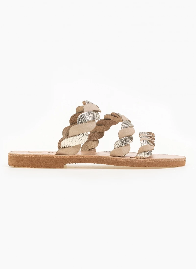 Σανδάλια δερμάτινα με πλεγμένα λουράκια Iris - Ζαχαρί Σανδάλια δερμάτινα με πλεγμένα λουράκια Iris - Ζαχαρί -The Fashion Project Κατάστημα dermatina sandalia me plegmena lourakia 90615 s747