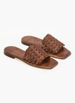 Σανδάλια δερμάτινα με πλεκτή φάσα Iris - Καφέ -The Fashion Project Κατάστημα dermatina sandalia me plekti fasa 90639 pnjn