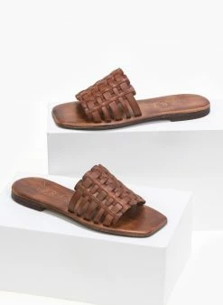 Σανδάλια δερμάτινα με πλεκτή φάσα Iris - Καφέ