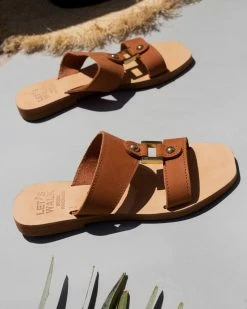 The Fashion Project Σανδάλια δερμάτινα με τετράγωνη αγκράφα - Ταμπά -The Fashion Project Κατάστημα dermatina sandalia me tetragwni agkrafa 80150 9uxi