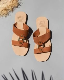 The Fashion Project Σανδάλια δερμάτινα με τετράγωνη αγκράφα - Ταμπά -The Fashion Project Κατάστημα dermatina sandalia me tetragwni agkrafa 80150 tzi5