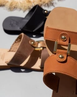 The Fashion Project Σανδάλια δερμάτινα με τετράγωνη αγκράφα - Ταμπά -The Fashion Project Κατάστημα dermatina sandalia me tetragwni agkrafa 80150 wouk