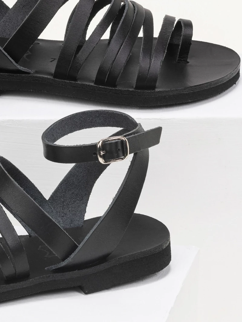 Σανδάλια δερμάτινα με λεπτά λουράκια estil - Μαύρο Σανδάλια δερμάτινα με λεπτά λουράκια Estil - Μαύρο -The Fashion Project Κατάστημα estil dermatina isia pedila me lepta lourakia 92583 e9k3