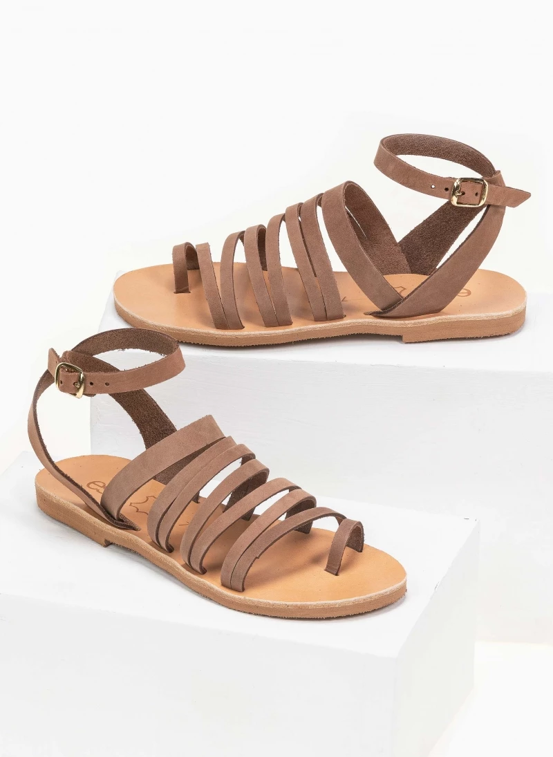 Σανδάλια δερμάτινα με λεπτά λουράκια estil - Πούρο Σανδάλια δερμάτινα με λεπτά λουράκια Estil - Πούρο -The Fashion Project Κατάστημα estil dermatina isia pedila me lepta lourakia 92584 8pj9