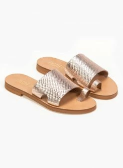 Σανδάλια δερμάτινα με ανάγλυφο Pattern Estil - Χαλκός 4 Σανδάλια δερμάτινα με ανάγλυφο Pattern Estil - Χαλκός -The Fashion Project Κατάστημα estil dermatina sandalia me anaglufo snakeprint 91316 1h5a