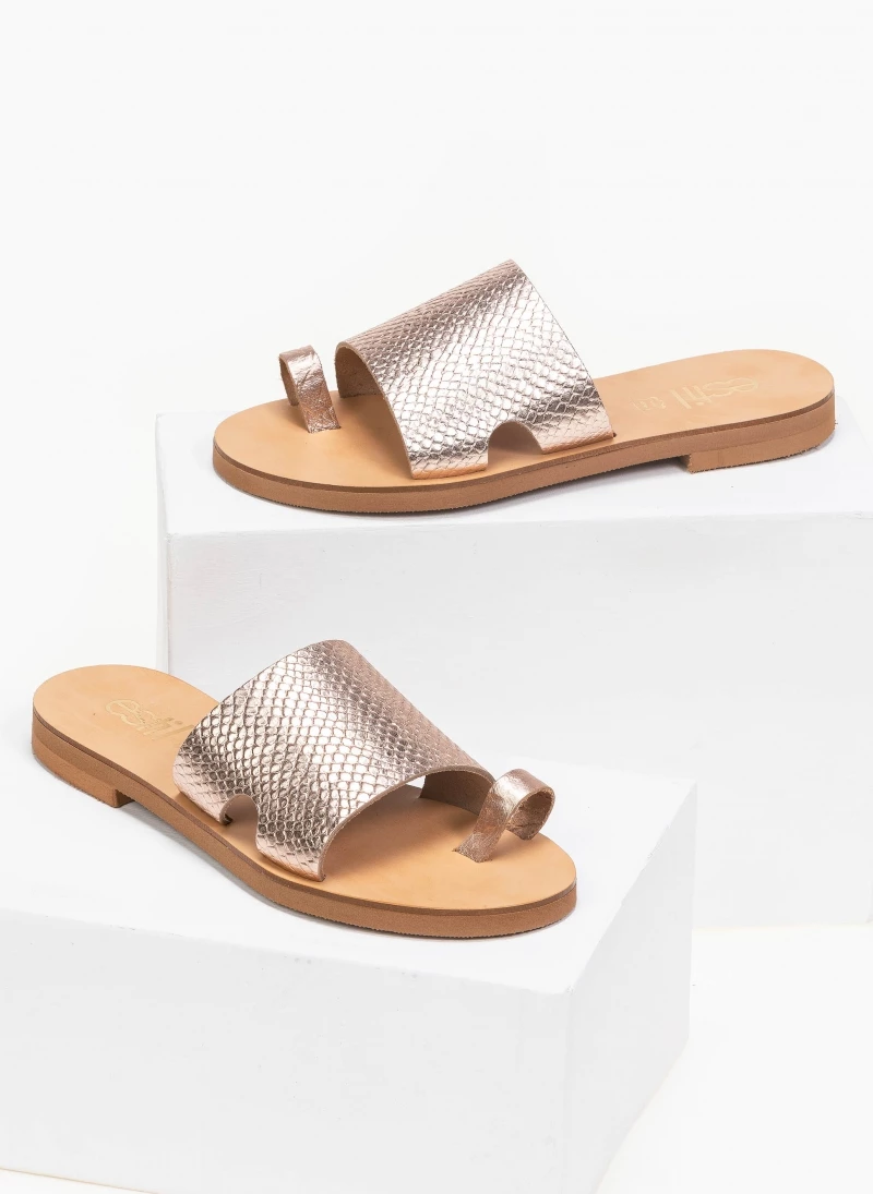 Σανδάλια δερμάτινα με ανάγλυφο pattern estil - Χαλκός Σανδάλια δερμάτινα με ανάγλυφο Pattern Estil - Χαλκός -The Fashion Project Κατάστημα estil dermatina sandalia me anaglufo snakeprint 91316 8or2