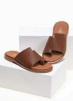 Σανδάλια δερμάτινα με ανάγλυφο σχέδιο Estil - Ταμπά -The Fashion Project Κατάστημα estil dermatina sandalia me anaglufo sxedio 90801 34t9