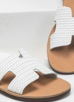Σανδάλια δερμάτινα με ανάγλυφο σχέδιο Estil - Λευκό -The Fashion Project Κατάστημα estil dermatina sandalia me anaglufo sxedio 92106 ry05