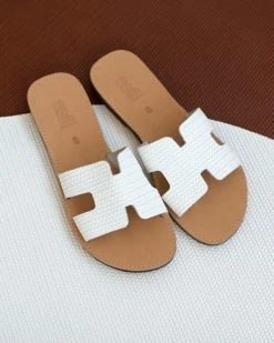 Σανδάλια δερμάτινα με ανάγλυφο σχέδιο Estil - Λευκό -The Fashion Project Κατάστημα estil dermatina sandalia me anaglufo sxedio 92106 ugs7