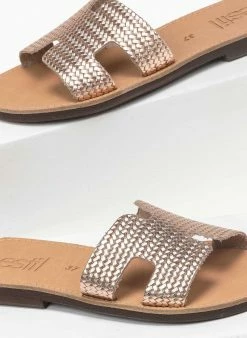 Σανδάλια δερμάτινα με ανάγλυφο σχέδιο Estil - Χαλκός 3 Σανδάλια δερμάτινα με ανάγλυφο σχέδιο Estil - Χαλκός -The Fashion Project Κατάστημα estil dermatina sandalia me anaglufo sxedio 92108 tu0r