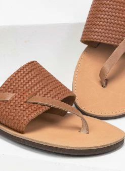 Σανδάλια δερμάτινα με ανάγλυφο Pattern Estil - Ταμπά -The Fashion Project Κατάστημα estil dermatina sandalia me anaglufo sxedio psatha 91763 49xd