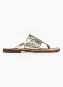 Σανδάλια δερμάτινα με ανάγλυφο Pattern Estil - Χρυσό 5 Σανδάλια δερμάτινα με ανάγλυφο Pattern Estil - Χρυσό -The Fashion Project Κατάστημα estil dermatina sandalia me anaglufo sxedio psatha 91764 2yy3