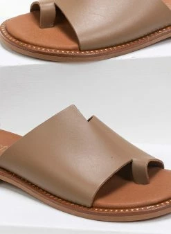 Σανδάλια δερμάτινα με άνισο τελείωμα Estil - Μπεζ -The Fashion Project Κατάστημα estil dermatina sandalia me aniso teleiwma 90232 khl6