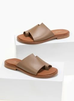 Σανδάλια δερμάτινα με άνισο τελείωμα Estil - Μπεζ