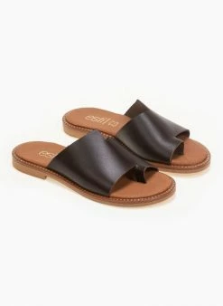 Σανδάλια δερμάτινα με άνισο τελείωμα Estil - Καφέ -The Fashion Project Κατάστημα estil dermatina sandalia me aniso teleiwma 90234 bbf2