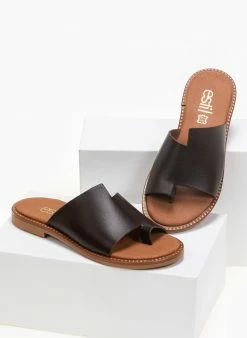 Σανδάλια δερμάτινα με άνισο τελείωμα Estil - Καφέ -The Fashion Project Κατάστημα estil dermatina sandalia me aniso teleiwma 90234 ok83