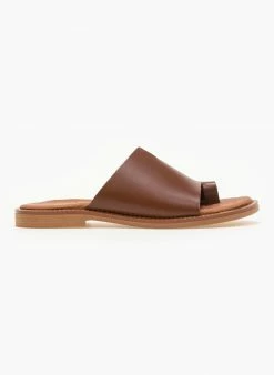 Σανδάλια δερμάτινα με άνισο τελείωμα Estil - Ταμπά -The Fashion Project Κατάστημα estil dermatina sandalia me aniso teleiwma 90796 pz4w