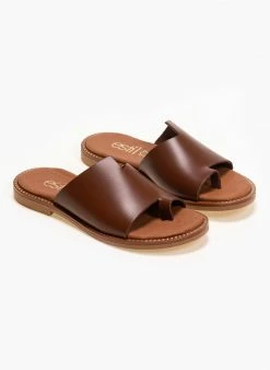 Σανδάλια δερμάτινα με άνισο τελείωμα Estil - Ταμπά -The Fashion Project Κατάστημα estil dermatina sandalia me aniso teleiwma 90796 ww0w