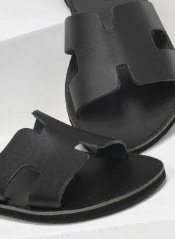 Σανδάλια δερμάτινα με άνοιγμα Estil - Μαύρο -The Fashion Project Κατάστημα estil dermatina sandalia me anoigmata sto plai 91733 kct7