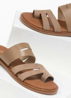 Σανδάλια δερμάτινα ανοίγματα στη φάσα Estil - Μπεζ 6 Σανδάλια δερμάτινα ανοίγματα στη φάσα Estil - Μπεζ -The Fashion Project Κατάστημα estil dermatina sandalia me duo fases kai anoigmat 91895 g7ho