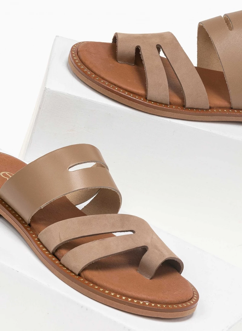Σανδάλια δερμάτινα ανοίγματα στη φάσα estil - Μπεζ Σανδάλια δερμάτινα ανοίγματα στη φάσα Estil - Μπεζ -The Fashion Project Κατάστημα estil dermatina sandalia me duo fases kai anoigmat 91895 g7ho
