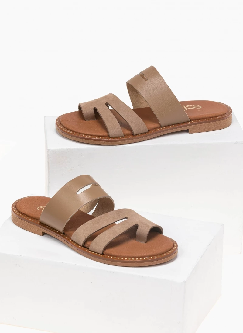 Σανδάλια δερμάτινα ανοίγματα στη φάσα estil - Μπεζ Σανδάλια δερμάτινα ανοίγματα στη φάσα Estil - Μπεζ -The Fashion Project Κατάστημα estil dermatina sandalia me duo fases kai anoigmat 91895