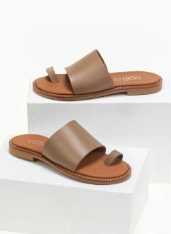 Σανδάλια δερμάτινα με φαρδιά φάσα Estil - Μπεζ -The Fashion Project Κατάστημα estil dermatina sandalia me fardia fasa 90237 2gw4