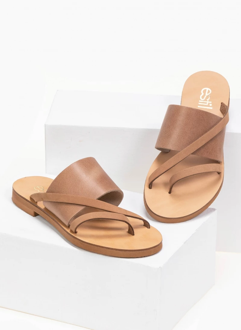 Σανδάλια δερμάτινα με φαρδιά φάσα estil - Πούρο Σανδάλια δερμάτινα με φαρδιά φάσα Estil - Πούρο -The Fashion Project Κατάστημα estil dermatina sandalia me fardia fasa kai lourak 91352 88rn