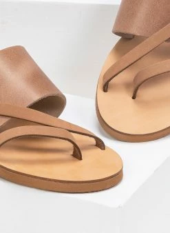 Σανδάλια δερμάτινα με φαρδιά φάσα Estil - Πούρο 4 Σανδάλια δερμάτινα με φαρδιά φάσα Estil - Πούρο -The Fashion Project Κατάστημα estil dermatina sandalia me fardia fasa kai lourak 91352 w0k2