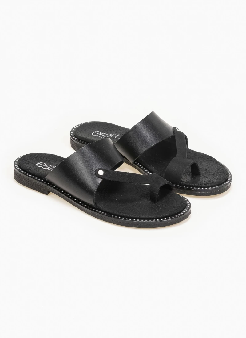 Σανδάλια δερμάτινα με λοξή φάσα estil - Μαύρο Σανδάλια δερμάτινα με λοξή φάσα Estil - Μαύρο -The Fashion Project Κατάστημα estil dermatina sandalia me fasa kai daktulo 92348 bk0g