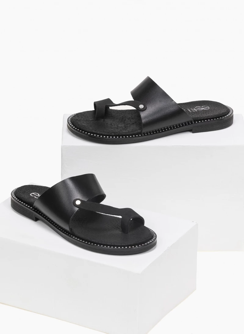 Σανδάλια δερμάτινα με λοξή φάσα estil - Μαύρο Σανδάλια δερμάτινα με λοξή φάσα Estil - Μαύρο -The Fashion Project Κατάστημα estil dermatina sandalia me fasa kai daktulo 92348 cr76