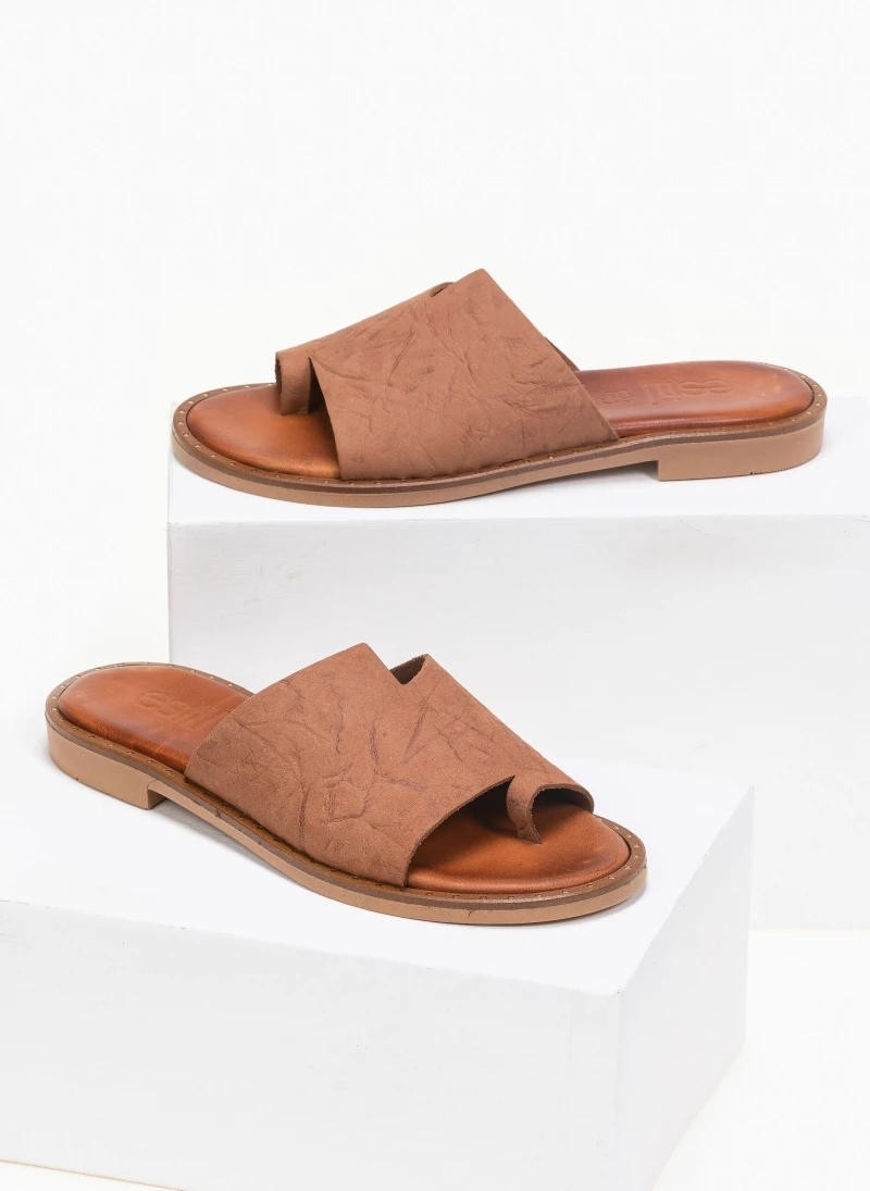 Σανδάλια δερμάτινα με pattern τσαλακωτό estil - Ταμπά Σανδάλια δερμάτινα με Pattern τσαλακωτό Estil - Ταμπά -The Fashion Project Κατάστημα estil dermatina sandalia me pattern tsalakwto 91409