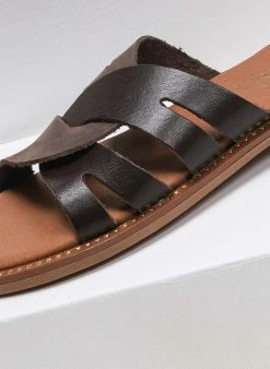 Σανδάλια δερμάτινα με περαστές φάσες Estil - Καφέ 4 Σανδάλια δερμάτινα με περαστές φάσες Estil - Καφέ -The Fashion Project Κατάστημα estil dermatina sandalia me perastes fases 91166 2uk1