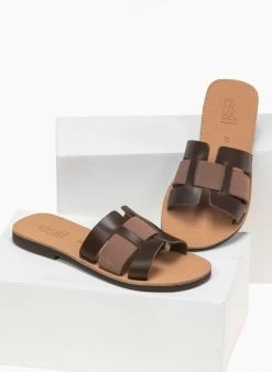 Σανδάλια δερμάτινα με περαστή φάσα Estil - Καφέ 3 Σανδάλια δερμάτινα με περαστή φάσα Estil - Καφέ -The Fashion Project Κατάστημα estil dermatina sandalia me perasti fasa 91752 wzbg